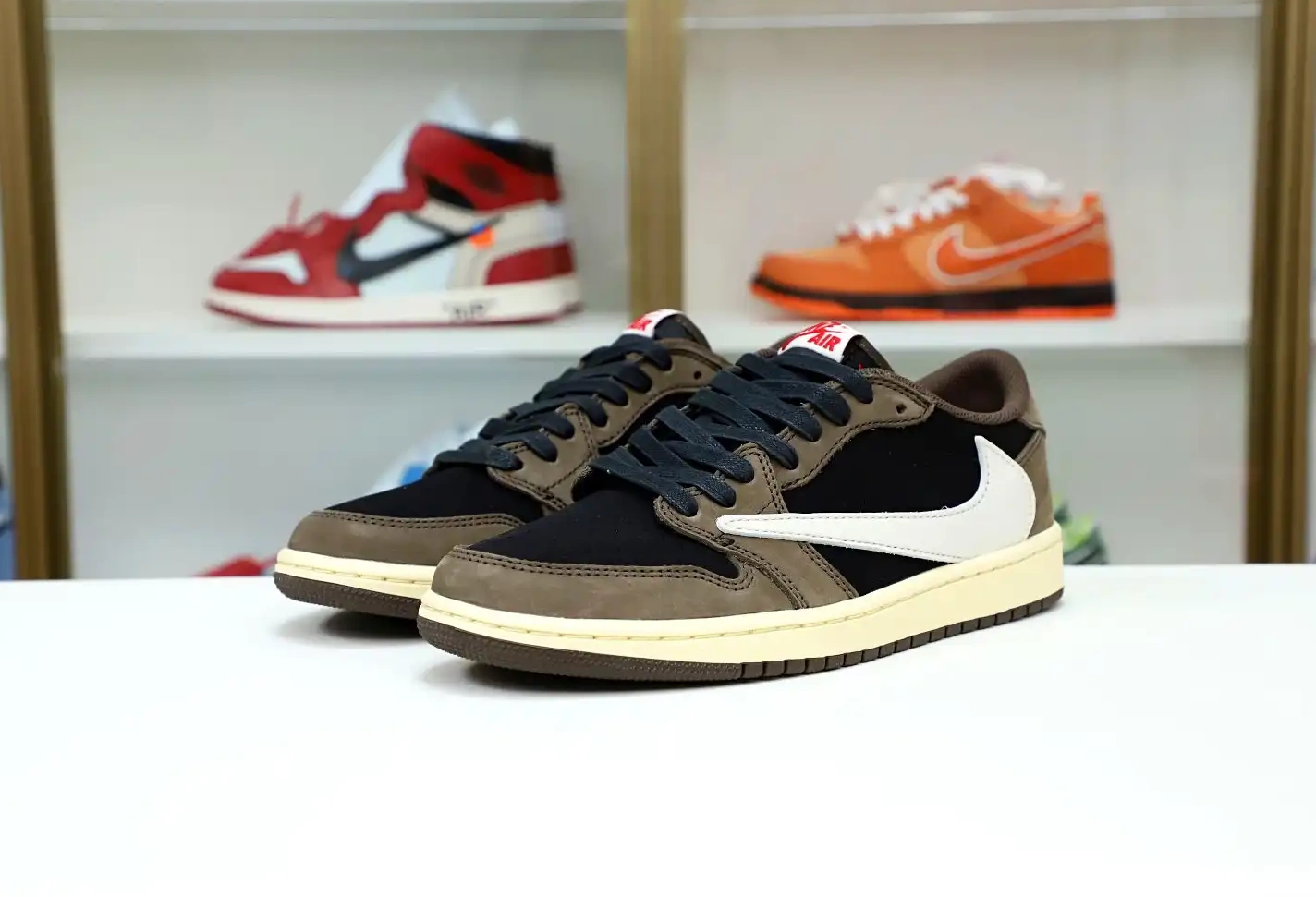 TS Travis 1mLow OG Air SP Scott Jordan Jordan x 0530